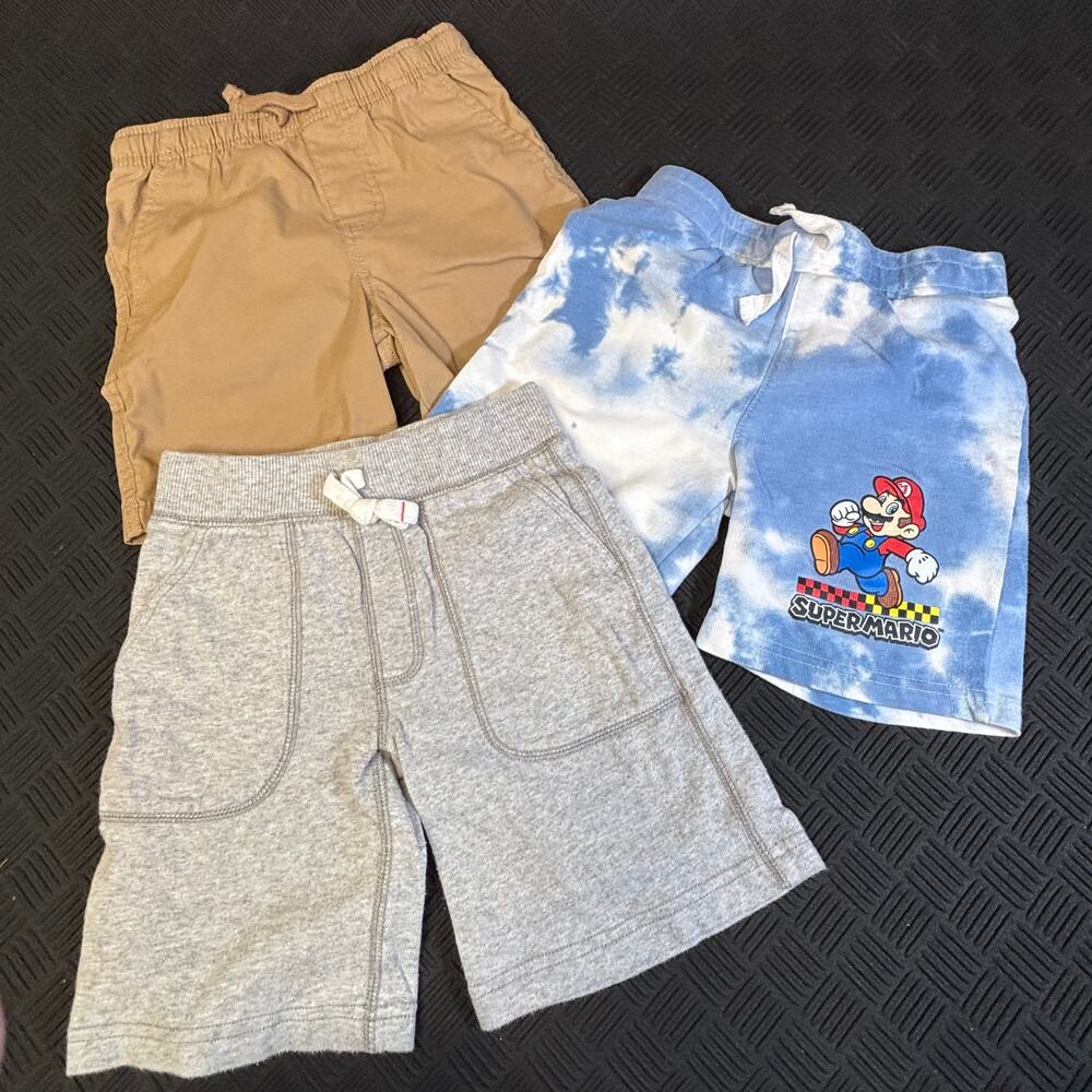 Boys size 6 shorts